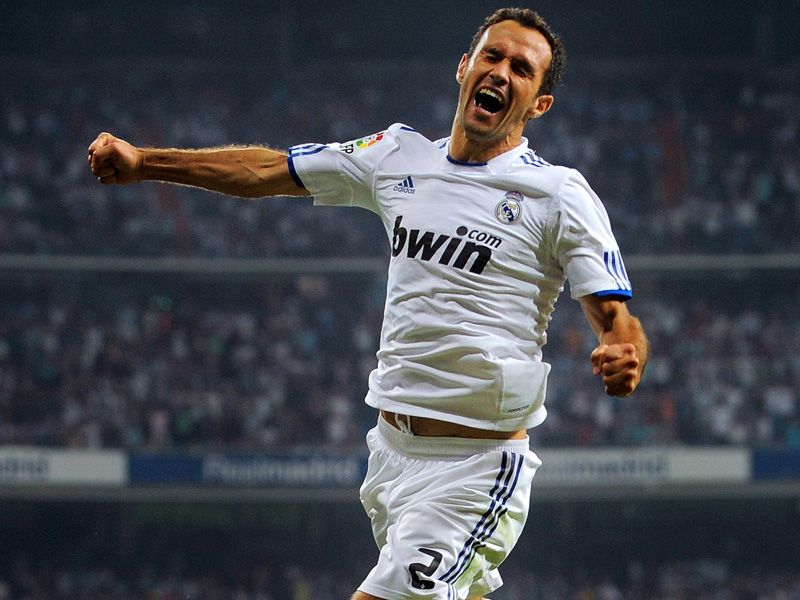 Ricardo Carvalho Sang Bek Tangguh yang Tenang di Lapangan